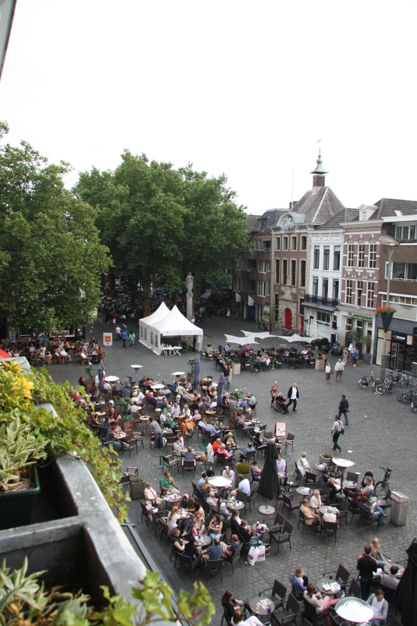 Stadshotel De Klok Breda Bagian luar foto